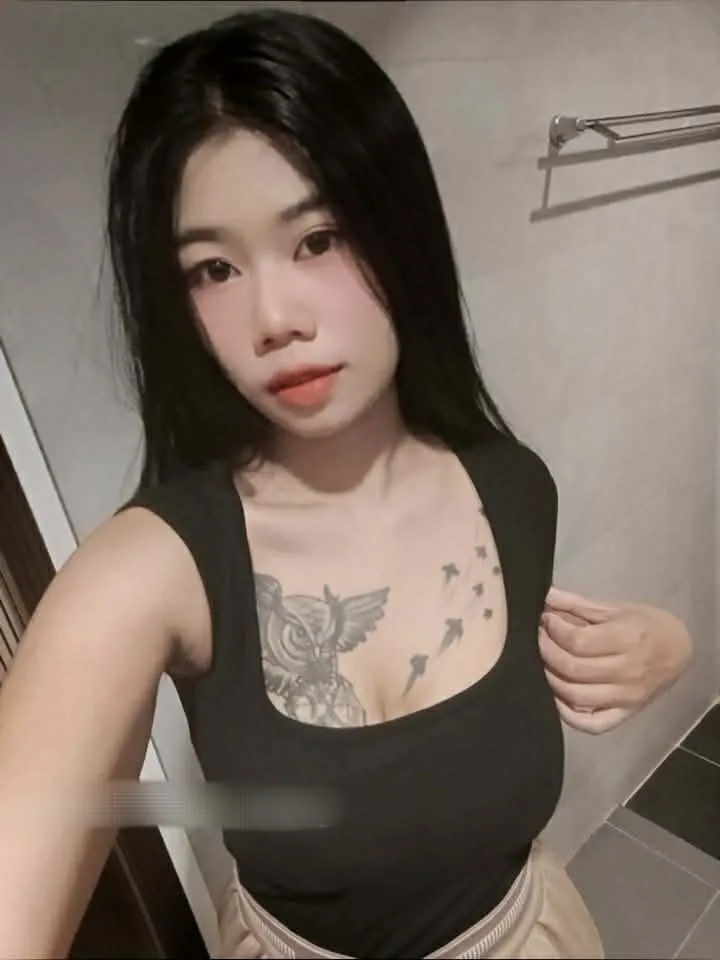 น้อง พลอยไส่ - ภาพที่ 2